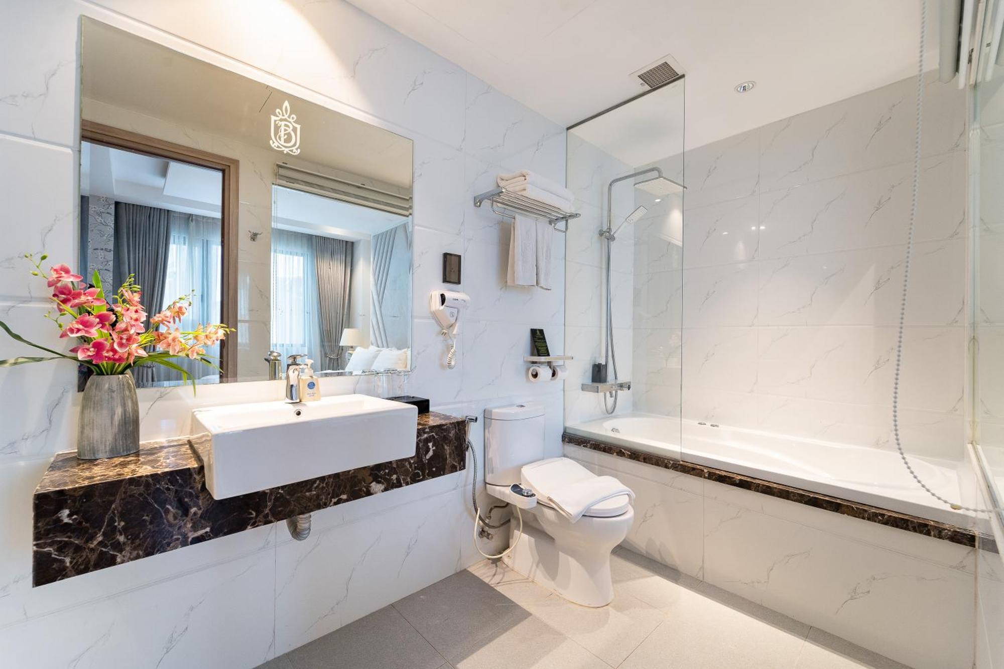 Nicecy Hotel Suites & Spa Ho Chi Minh City Bagian luar foto